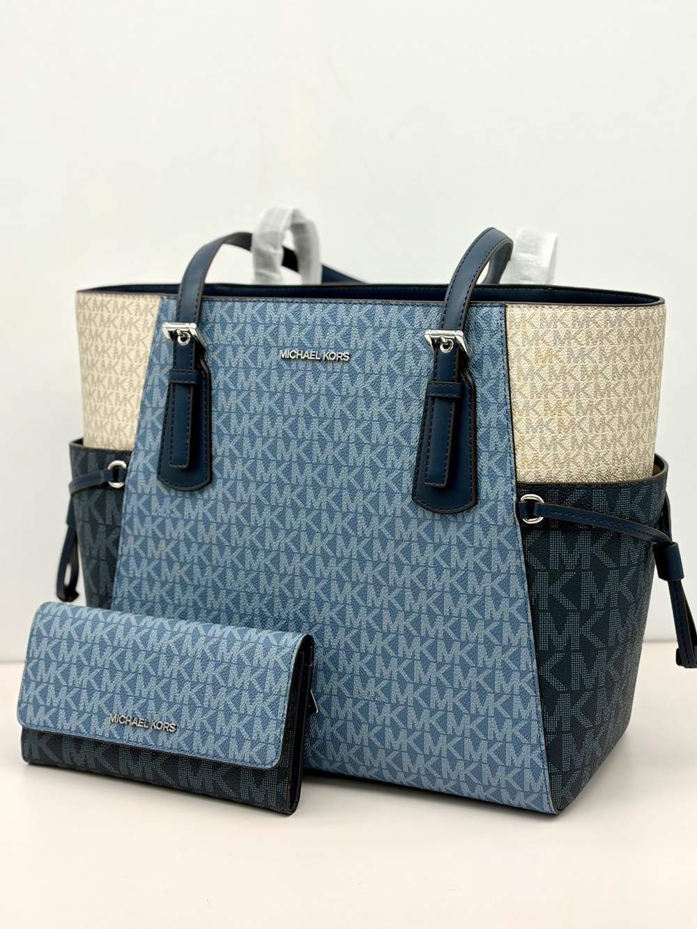 Michael Kors Voyager Color-Block Logo
Tote Shoulder Bag and Matching Wallet - Picture 9 of 16